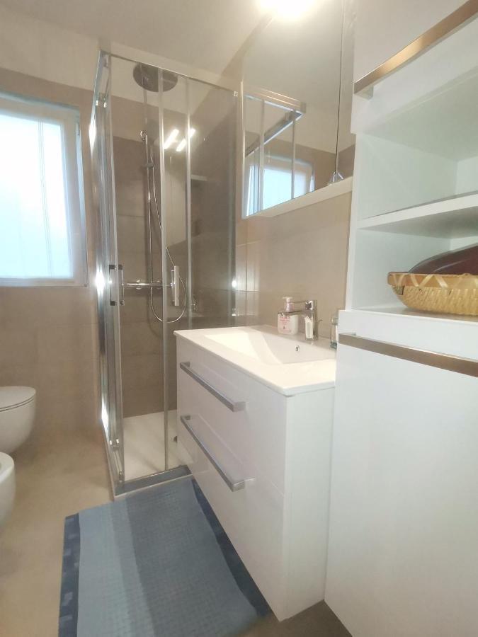 Apartman Hola Novigrad Istria Exteriör bild